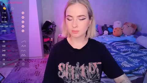 Snapshot of shyfoxxxy chatting on February 10, 2025, 12:18 pm Effie online show from February 10, 2025, 12:18 pm