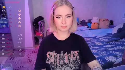 Snapshot of shyfoxxxy chatting on February 12, 2025, 6:30 pm Effie online show from February 12, 2025, 6:30 pm