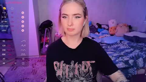 Snapshot of shyfoxxxy chatting on February 14, 2025, 12:57 pm Effie online show from February 14, 2025, 12:57 pm