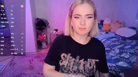 Snapshot of shyfoxxxy chatting on February 16, 2025, 8:33 pm Effie online show from February 16, 2025, 8:33 pm