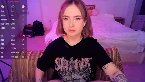 Snapshot of shyfoxxxy chatting on February 25, 2025, 1:50 pm Effie online show from February 25, 2025, 1:50 pm