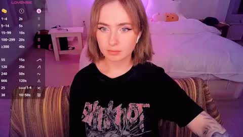 Snapshot of shyfoxxxy chatting on March 4, 2025, 3:48 pm Effie online show from March 4, 2025, 3:48 pm