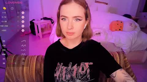 Snapshot of shyfoxxxy chatting on March 5, 2025, 11:06 am Effie online show from March 5, 2025, 11:06 am