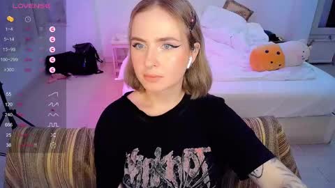 Snapshot of shyfoxxxy chatting on March 6, 2025, 3:02 pm Effie online show from March 6, 2025, 3:02 pm