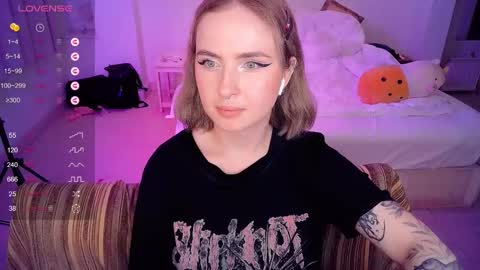 Snapshot of shyfoxxxy chatting on March 6, 2025, 6:26 pm Effie online show from March 6, 2025, 6:26 pm