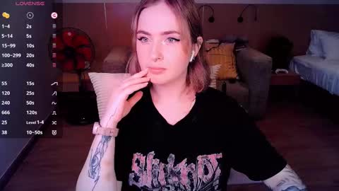 Snapshot of shyfoxxxy chatting on March 10, 2025, 12:48 pm Effie online show from March 10, 2025, 12:48 pm