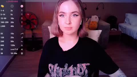 Snapshot of shyfoxxxy chatting on March 10, 2025, 8:01 pm Effie online show from March 10, 2025, 8:01 pm