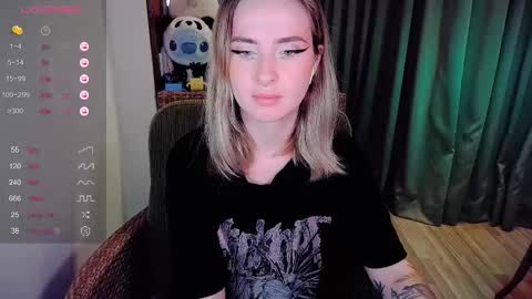 Snapshot of shyfoxxxy chatting on September 12, 2025, 5:29 am Effie online show from September 12, 2025, 5:29 am