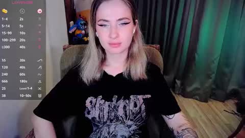 Snapshot of shyfoxxxy chatting on October 4, 2025, 4:21 am Effie online show from October 4, 2025, 4:21 am