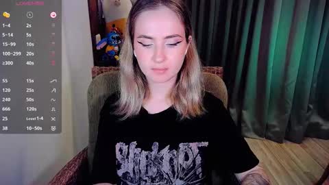 Snapshot of shyfoxxxy chatting on October 7, 2025, 10:12 am Effie online show from October 7, 2025, 10:12 am