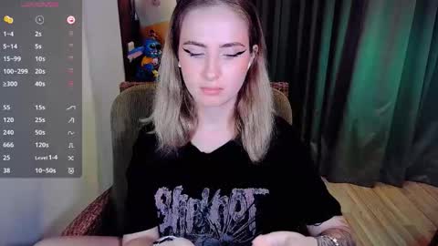 Snapshot of shyfoxxxy chatting on October 14, 2025, 10:05 am Effie online show from October 14, 2025, 10:05 am