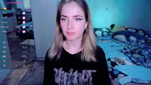 Snapshot of shyfoxxxy chatting on October 29, 2025, 7:10 am Effie online show from October 29, 2025, 7:10 am