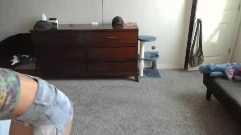 shypetitebaby online show from November 24, 2025, 3:34 pm