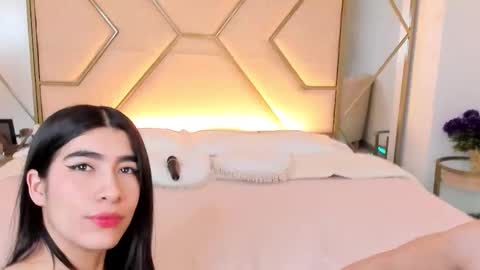 Snapshot of siara_lewis_ chatting on November 4, 2025, 10:20 pm Siara and Zoe tattoo online show from November 4, 2025, 10:20 pm