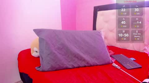 Snapshot of siena_fox chatting on April 7, 2026, 7:03 pm Siena online show from April 7, 2026, 7:03 pm
