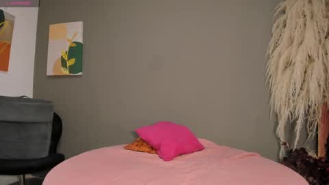 sienna_glow online show from October 9, 2025, 12:36 pm