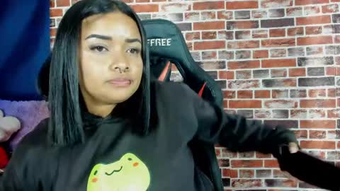 sienna_lux01 online show from May 20, 2026, 3:34 am