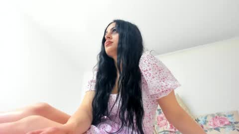 Sienna online show from May 17, 2026, 8:27 pm