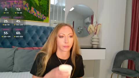 Sienna online show from May 14, 2026, 11:39 am
