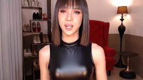 Sienna online show from November 30, 2025, 2:32 pm