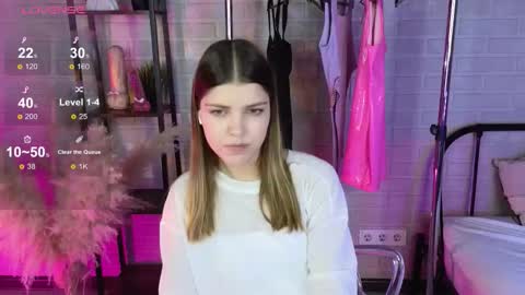 Snapshot of sierra_maddison chatting on November 18, 2025, 9:25 am Sierra online show from November 18, 2025, 9:25 am