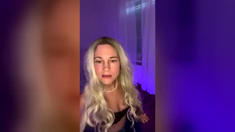 Snapshot of silkycherie chatting on July 7, 2026, 5:17 pm Blonde dream online show from July 7, 2026, 5:17 pm