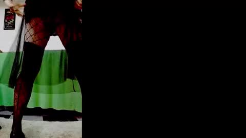 Snapshot of silkylonglegsluv chatting on November 20, 2025, 10:53 pm Silky Long Legs online show from November 20, 2025, 10:53 pm