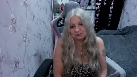silver_moon_light online show from September 11, 2025, 10:10 pm