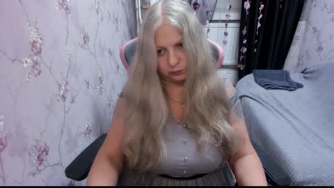 silver_moon_light online show from September 19, 2025, 9:15 pm
