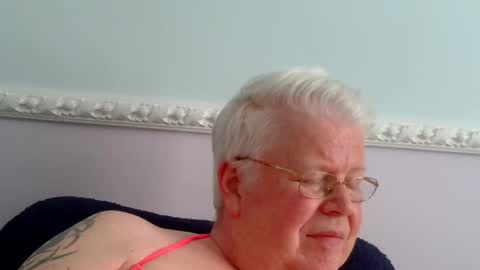 Snapshot of silverfoxpauly chatting on May 26, 2026, 12:56 pm silverfoxpauly online show from May 26, 2026, 12:56 pm