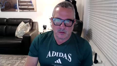 Snapshot of silveroli187 chatting on October 2, 2025, 3:30 pm silveroli187 online show from October 2, 2025, 3:30 pm