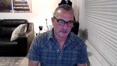 Snapshot of silveroli187 chatting on October 7, 2025, 7:11 pm silveroli187 online show from October 7, 2025, 7:11 pm