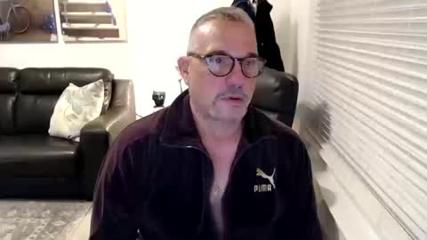 Snapshot of silveroli187 chatting on October 14, 2025, 1:12 pm silveroli187 online show from October 14, 2025, 1:12 pm