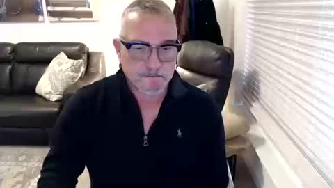 Snapshot of silveroli187 chatting on October 16, 2025, 4:30 pm silveroli187 online show from October 16, 2025, 4:30 pm