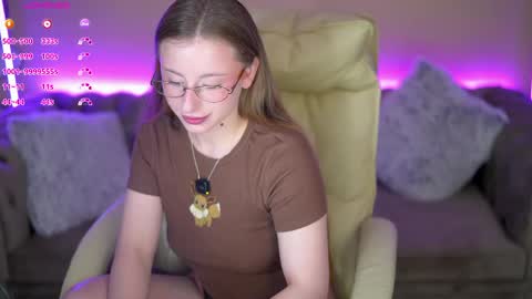 Snapshot of silverrmoon chatting on April 24, 2026, 6:38 am Kristina Kris online show from April 24, 2026, 6:38 am