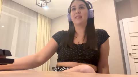 Snapshot of simapickford chatting on October 3, 2025, 11:07 am Rose online show from October 3, 2025, 11:07 am