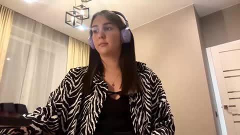 Snapshot of simapickford chatting on October 8, 2025, 10:02 am Rose online show from October 8, 2025, 10:02 am