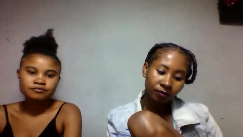 Snapshot of simirna98 chatting on June 4, 2026, 9:15 am simirna98 online show from June 4, 2026, 9:15 am