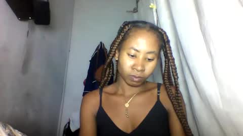 Snapshot of simirna98 chatting on June 5, 2026, 1:06 pm simirna98 online show from June 5, 2026, 1:06 pm