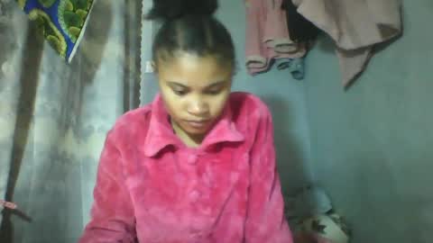 Snapshot of simirna98 chatting on June 19, 2026, 8:29 am simirna98 online show from June 19, 2026, 8:29 am