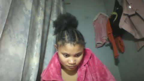 Snapshot of simirna98 chatting on June 19, 2026, 8:34 pm simirna98 online show from June 19, 2026, 8:34 pm