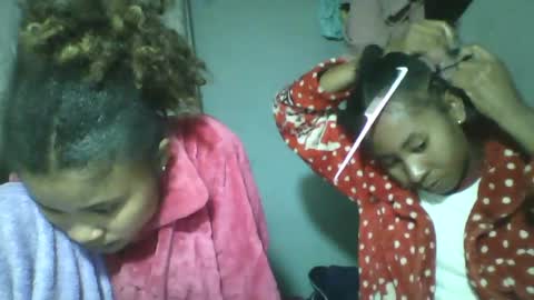 Snapshot of simirna98 chatting on June 25, 2026, 7:18 pm simirna98 online show from June 25, 2026, 7:18 pm