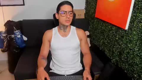Snapshot of simon_cortes chatting on July 26, 2026, 11:17 am Simon Cortes online show from July 26, 2026, 11:17 am