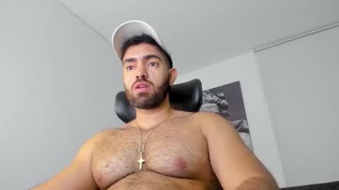 simon_leon01 online show from January 6, 2026, 12:47 am