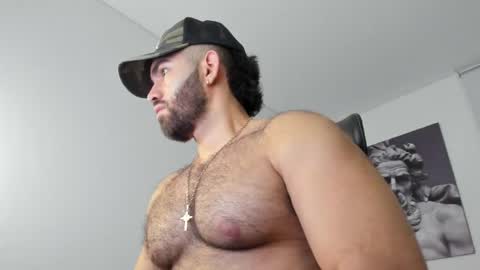 simon_leon01 online show from May 16, 2026, 2:19 am