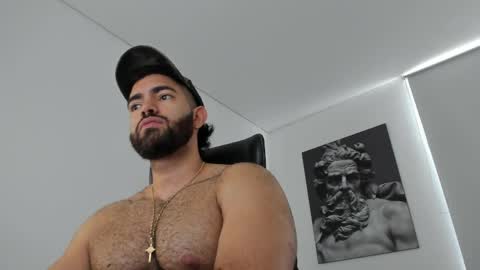 Snapshot of simon_leon01 chatting on June 3, 2026, 2:19 pm simon_leon01 online show from June 3, 2026, 2:19 pm