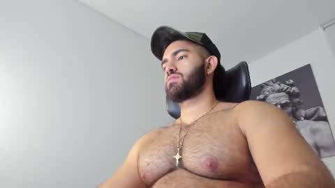 Snapshot of simon_leon01 chatting on June 13, 2026, 2:20 am simon_leon01 online show from June 13, 2026, 2:20 am