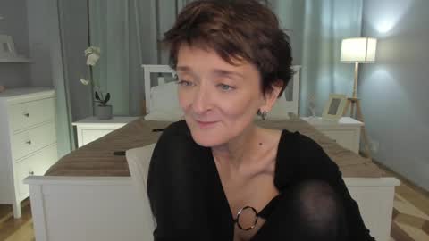 Snapshot of simonadebeauvoir chatting on January 12, 2025, 4:50 pm Simona  online show from January 12, 2025, 4:50 pm