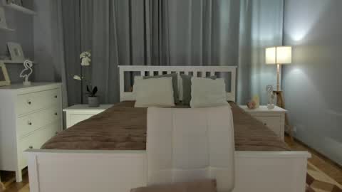 Snapshot of simonadebeauvoir chatting on February 22, 2025, 10:18 am Simona  online show from February 22, 2025, 10:18 am