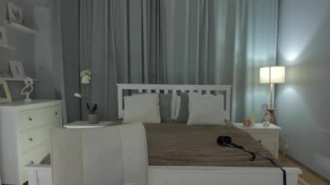 Snapshot of simonadebeauvoir chatting on February 28, 2025, 11:36 am Simona  online show from February 28, 2025, 11:36 am